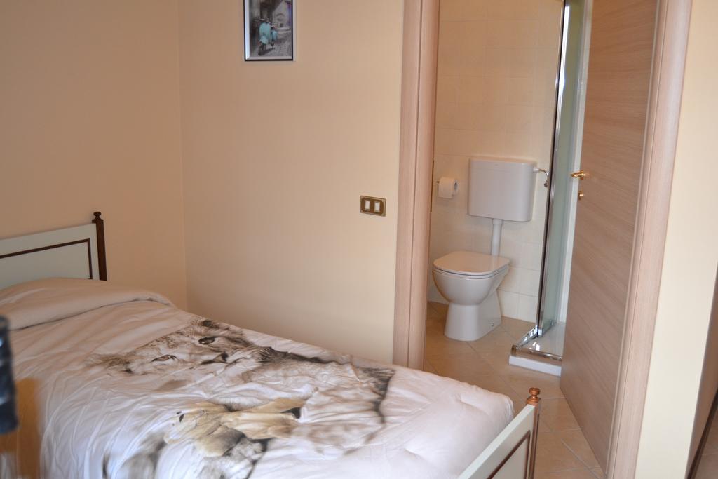 Camera Singola con Bagno Privato